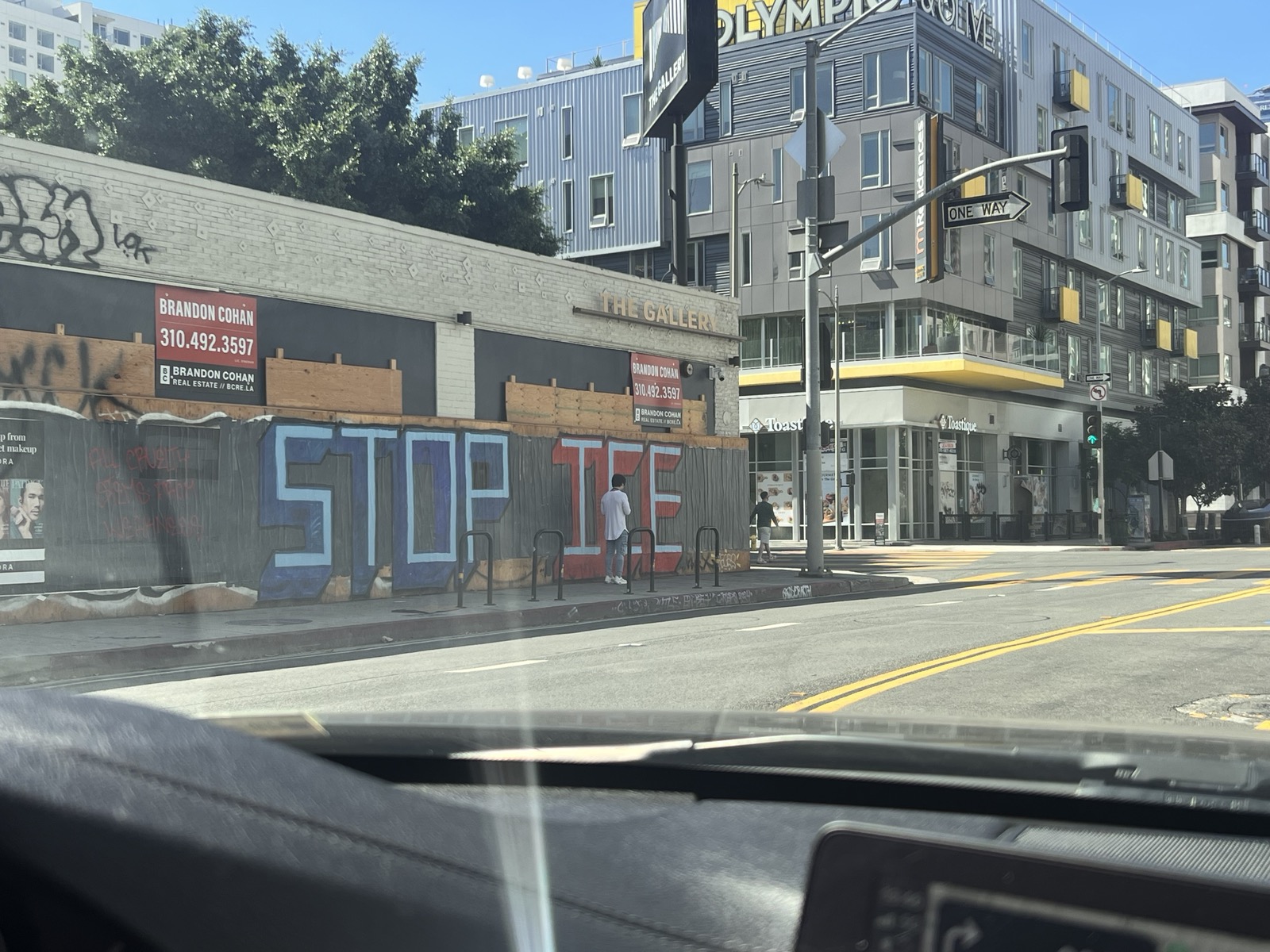 Mural STOP ICE en DTLA